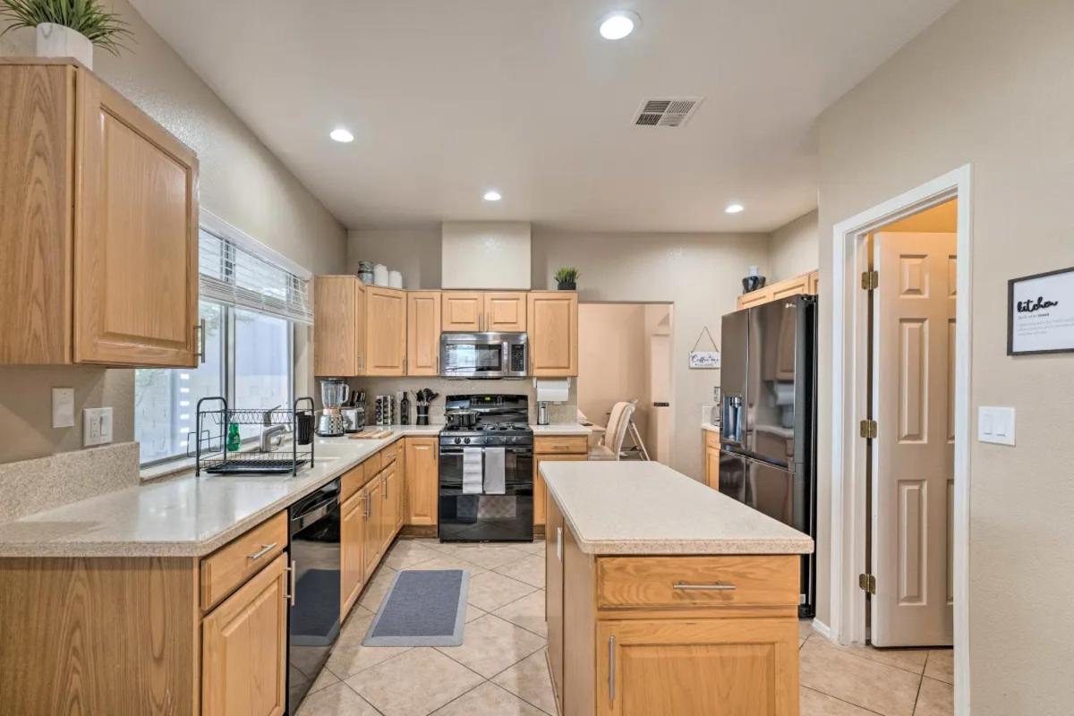 A Beautiful House With Hot Tub, Grill & Games! Villa Las Vegas Eksteriør bilde