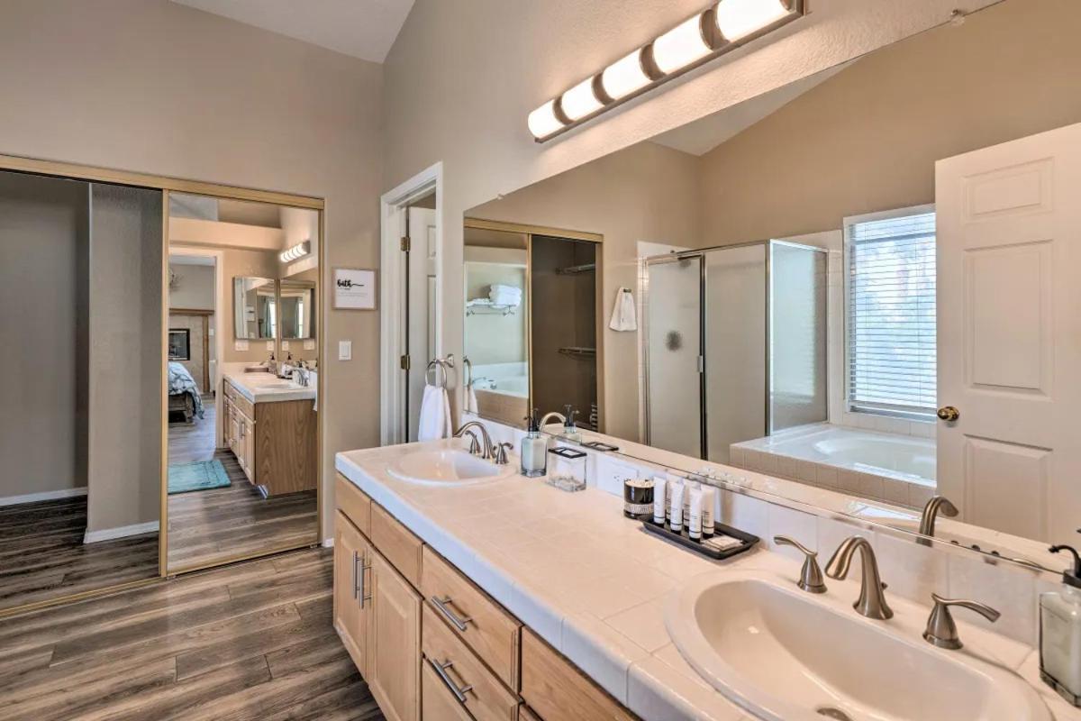 A Beautiful House With Hot Tub, Grill & Games! Villa Las Vegas Eksteriør bilde