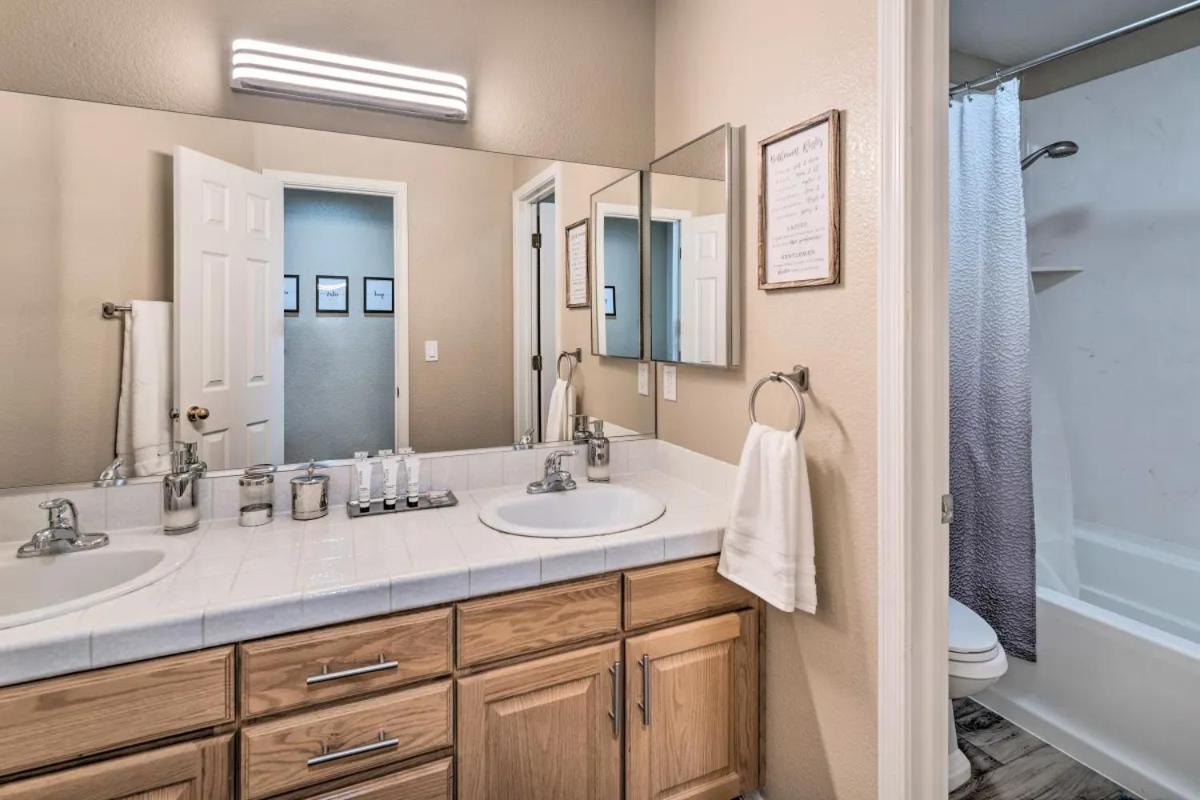 A Beautiful House With Hot Tub, Grill & Games! Villa Las Vegas Eksteriør bilde
