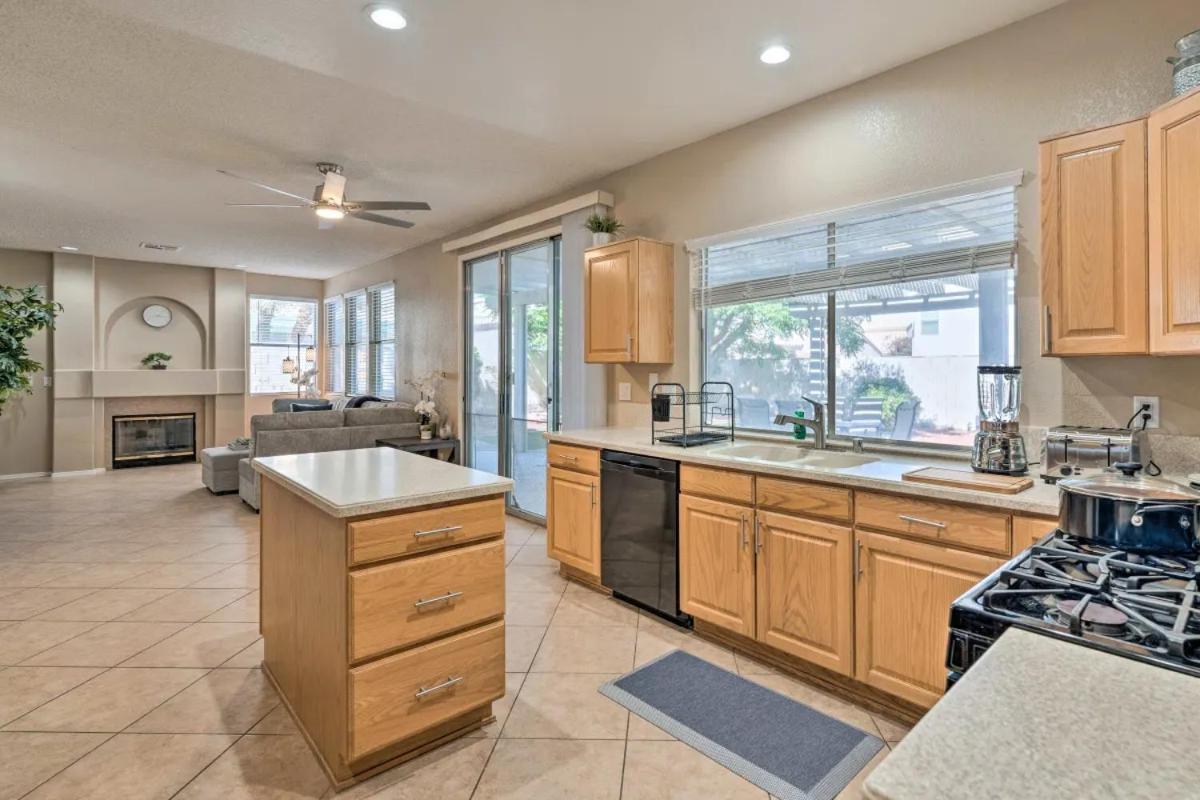 A Beautiful House With Hot Tub, Grill & Games! Villa Las Vegas Eksteriør bilde